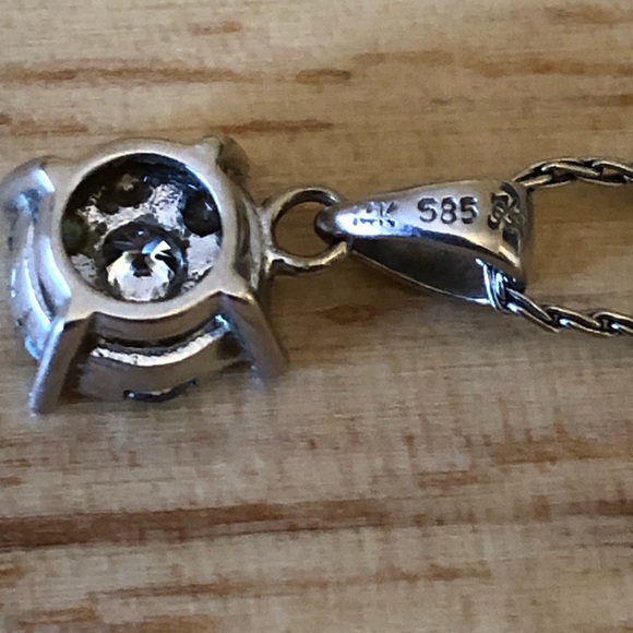 Cluster diamond necklace - Picture 7 of 9